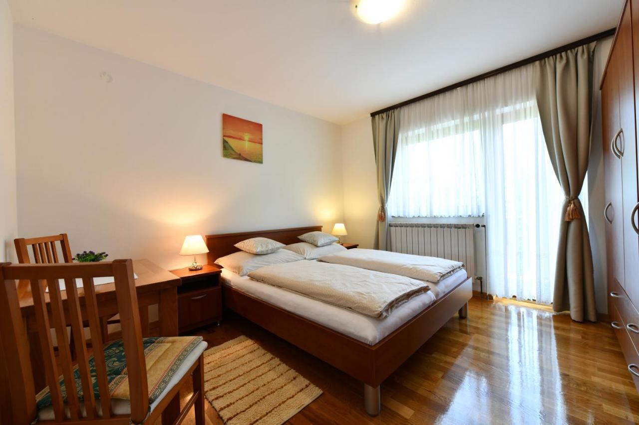 Apartment And Rooms Ivancica Seliste Dreznicko Exteriör bild
